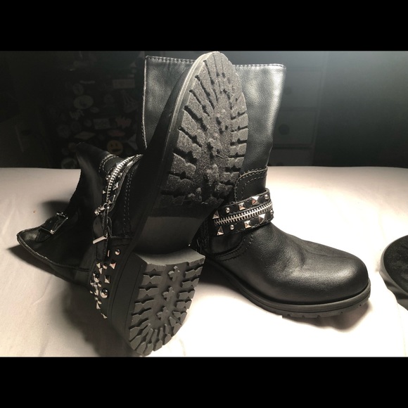 Black Boots Women 7 - Picture 3 of 4